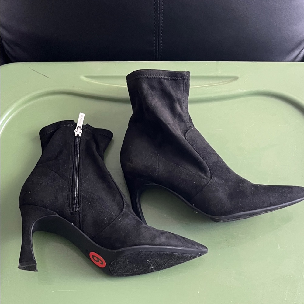 Elegant Black Ankle Boots Unisa